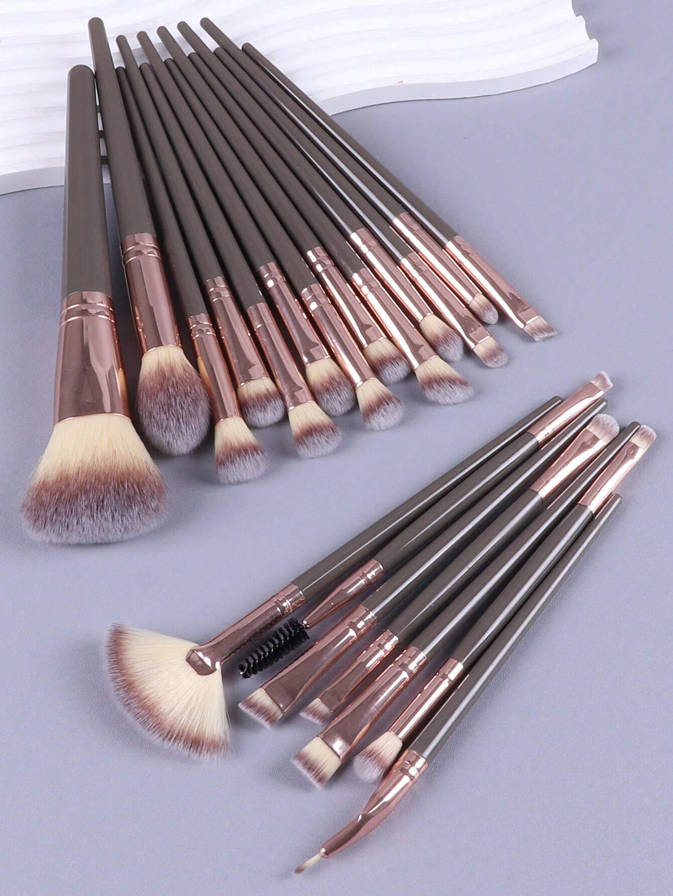 Shein 20Pcs Makeup Brush Set for Beginners - الصورة 3