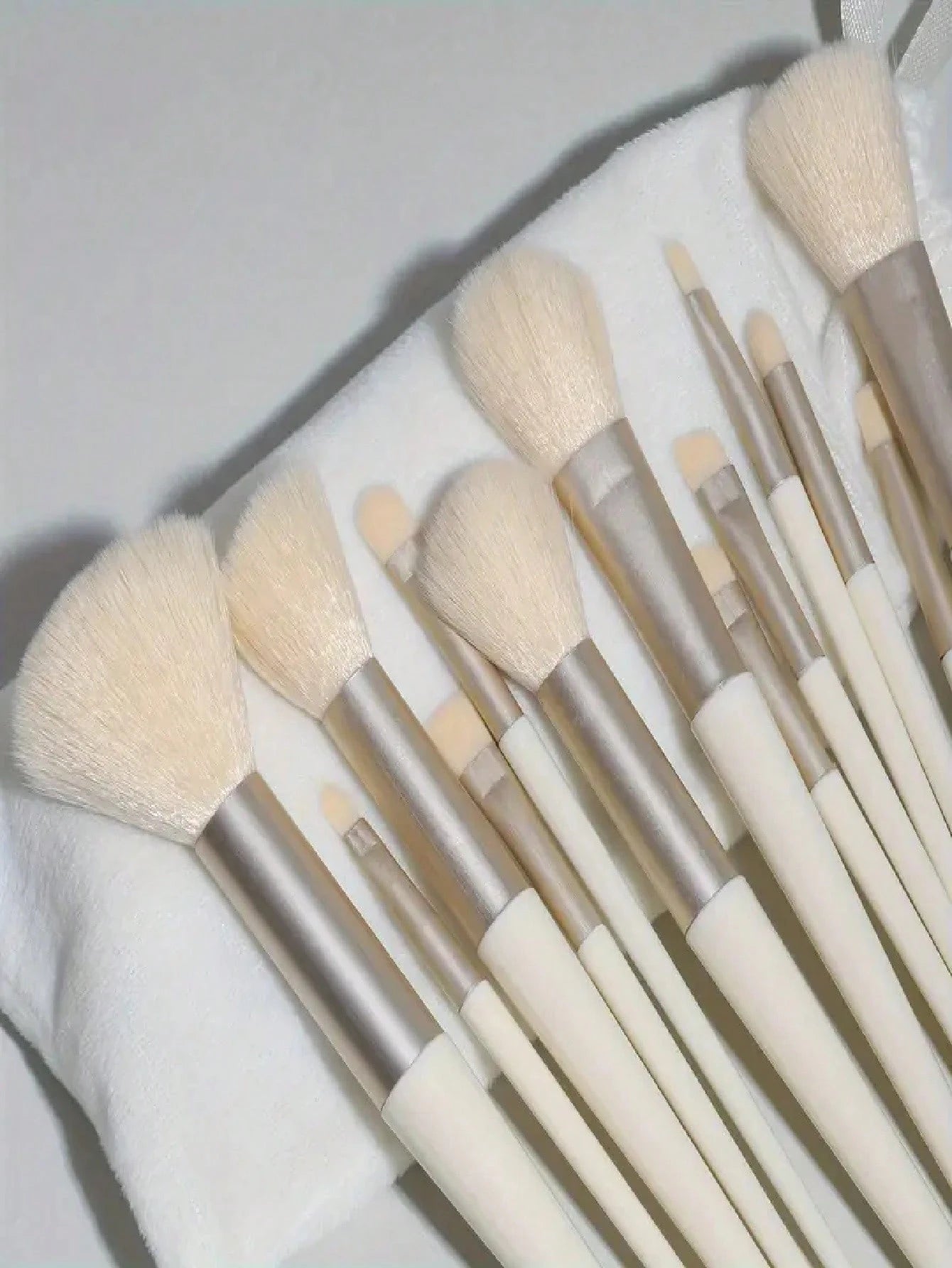 Shein 13 piece yellow makeup brush set with bag - الصورة 4