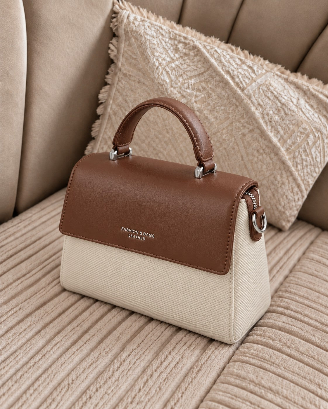 Bow Charm Top-Handle Crossbody Bag - Brown & Cream - الصورة 3